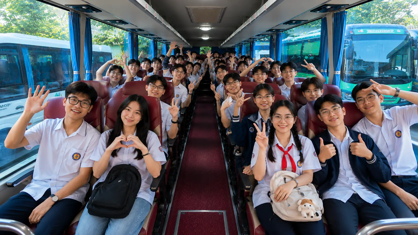 Xe cho trường học và nhóm du lịch